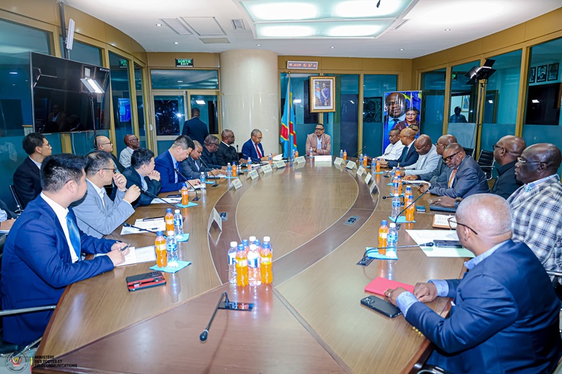 José Mpanda and Chinese delegation