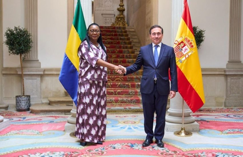 Gabonese and Spanish officials in Madrid